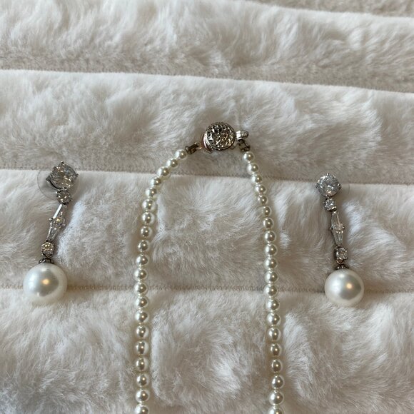 Vintage White 16" Graduated Strand Dangle Glass Pearl & Crystal Earrings 1.5" - Picture 2 of 5